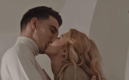 Andreea Bălan și Victor Cornea, momente romantice &icirc;n cel mai nou videoclip al artistei. Cum s-au filmat cei doi